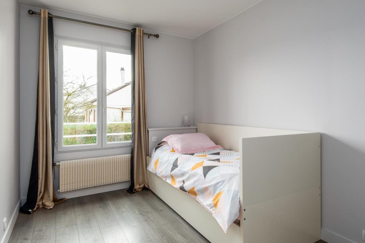 Montry 2 Bed House Near Disneyland Paris מראה חיצוני תמונה